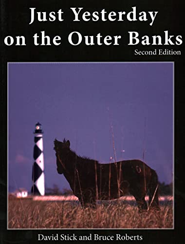 Imagen de archivo de Just Yesterday on the Outer Banks a la venta por Better World Books