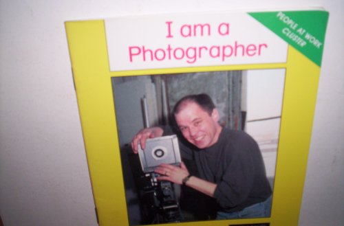 Beispielbild fr I AM A PHOTOGRAPHER (DOMINIE READMORE BOOKS) zum Verkauf von SecondSale