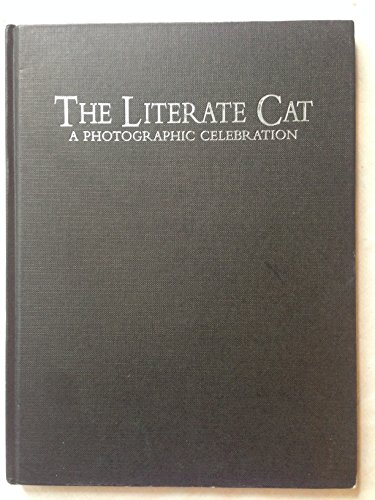 9781563137402: The Literate Cat: A Photographic Celebration