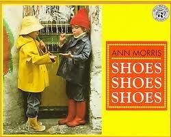 Beispielbild fr Shoes Shoes Shoes: Level B zum Verkauf von Wonder Book