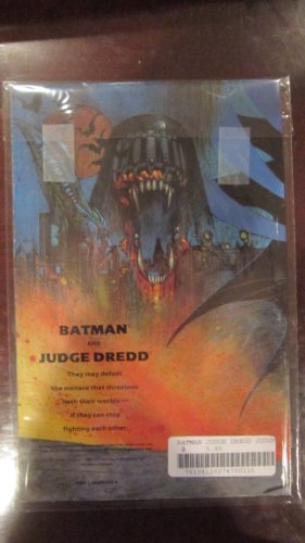 Stock image for Batman Judge Dredd: Judgement on Gotham for sale by Half Price Books Inc.