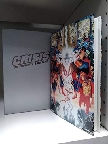 Imagen de archivo de Crisis on Infinite Earths a la venta por Books From California