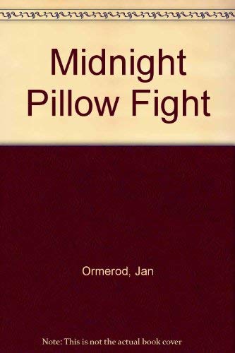 Beispielbild fr Midnight Pillow Fight zum Verkauf von Wonder Book