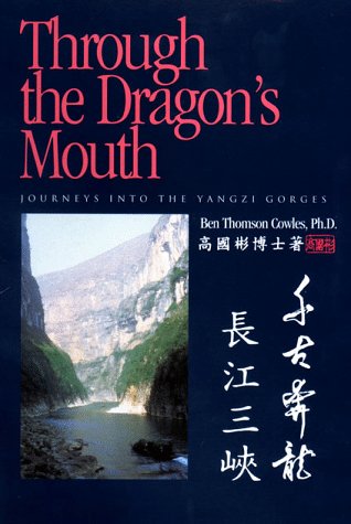 Imagen de archivo de Through the Dragon's Mouth: Journeys into the Yangzi's Three Gorges a la venta por Bingo Used Books