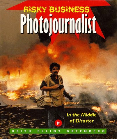 9781567111576: Photojournalist: In the Middle of Disaster (Risky Business)