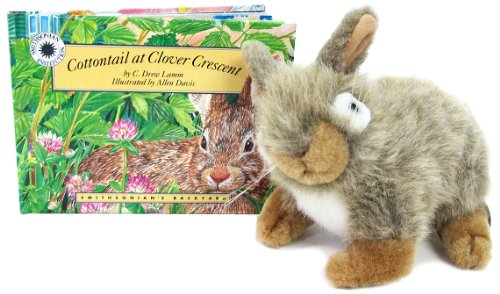 9781568991108: Cottontail at Clover Crescent (Smithsonians Backyard Series : Including 12" Plush Toy)
