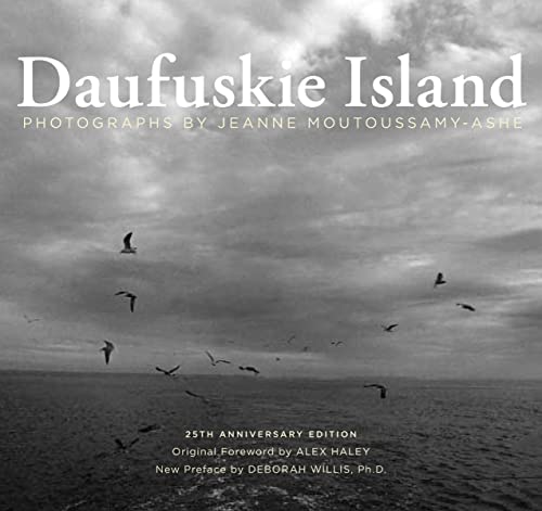 Imagen de archivo de Daufuskie Island: 25th Anniversary Edition a la venta por Housing Works Online Bookstore