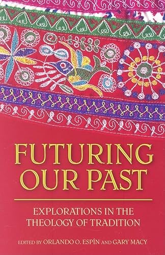 9781570756474: Futuring Our Past: Explorations in the Theology of Tradition (Studies In Latino/A Catholicism)