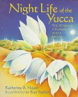 9781571400055: Night Life of the Yucca: The Story of a Flower and a Moth