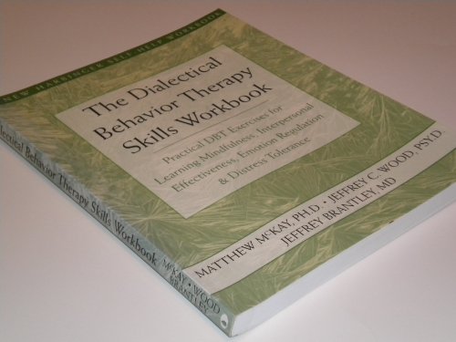 Imagen de archivo de The Dialectical Behavior Therapy Skills Workbook: Practical DBT Exercises for Learning Mindfulness, Interpersonal Effectiveness, Emotion Regulation & . (A New Harbinger Self-Help Workbook) a la venta por SecondSale