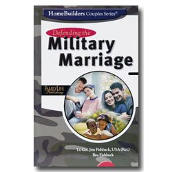 9781572293458: Defending the Military Marriage