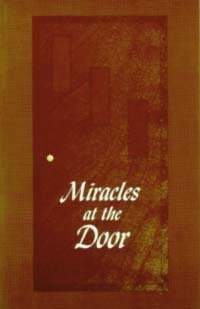 Imagen de archivo de Miracles at the door a la venta por Wonder Book
