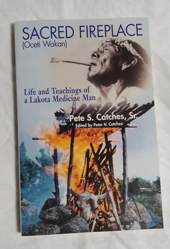 9781574160369: Sacred Fireplace (Oceti Wakan): Life and Teachings of a Lakota Medicine Man