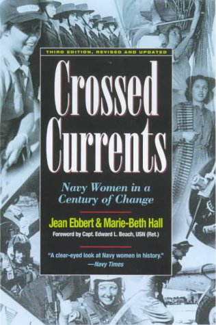 Imagen de archivo de Crossed Currents : Navy Women in a Century of Change a la venta por Better World Books