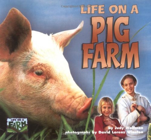 9781575052366: Life on a Pig Farm (Life on a Farm)