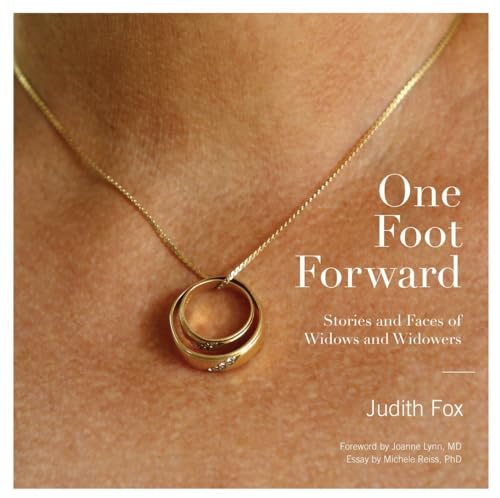 Imagen de archivo de One Foot Forward : Stories and Faces of Widows and Widowers a la venta por Better World Books: West