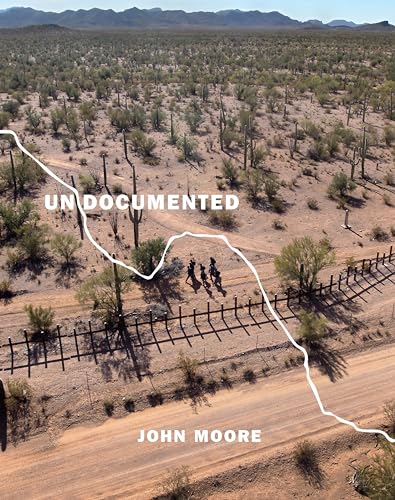 Beispielbild fr Undocumented : Immigration and the Militarization of the United States-Mexico Border zum Verkauf von Better World Books