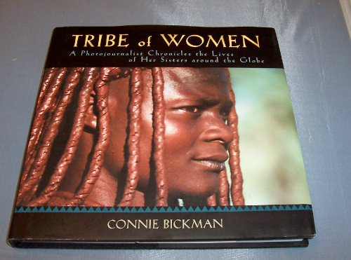 Imagen de archivo de Tribe of Women: A Photojournalist Chronicles the Lives of Her Sisters Around the Globe a la venta por Juniper Point Books