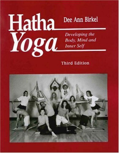 Beispielbild fr Hatha Yoga zum Verkauf von ThriftBooks-Dallas