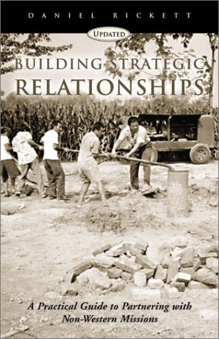 Beispielbild fr Building Strategic Relationships : A Practical Guide to Partnering with Non-Western Missions zum Verkauf von Better World Books