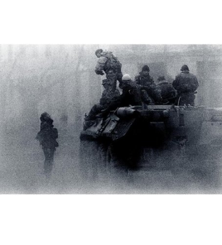 Beispielbild fr Shooting under Fire : The World of the War Photographer zum Verkauf von Better World Books