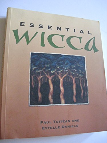 Imagen de archivo de Essential Wicca a la venta por Books of the Smoky Mountains
