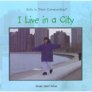 9781582735474: I Live in a City (Kids in Their Communities) (Kids in Their Communities)