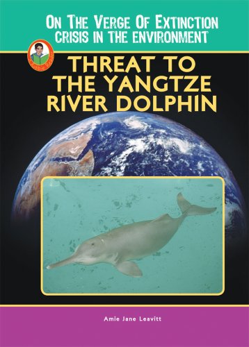 Threat to the Yangtze River Dolphin (Robbie Readers) (Robbie Readers) (9781584156840) by Amie Leavitt