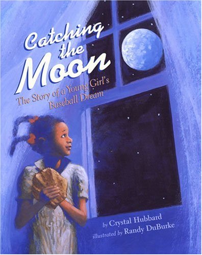 Stock image for Catching the Moon : The Story of a Young Girl's Baseball Dream for sale by Better World Books