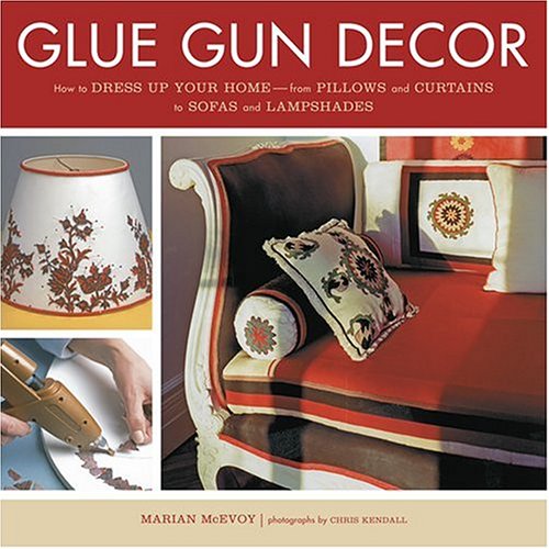 Imagen de archivo de Glue Gun Decor: How to Dress Up Your Home--from Pillows and Curtains to Sofas and Lampshades a la venta por AwesomeBooks