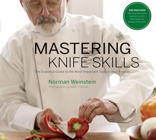 Beispielbild fr Mastering Knife Skills: The Essential Guide to the Most Important Tools in Your Kitchen zum Verkauf von SecondSale