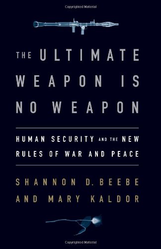 Imagen de archivo de The Ultimate Weapon Is No Weapon : Human Security and the New Rules of War and Peace a la venta por Better World Books