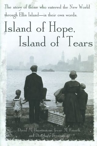 Beispielbild fr Island of Hope, Island of Tears : The Story of Those Who Entered the New World Through Ellis Island-In Their Own Words zum Verkauf von Better World Books