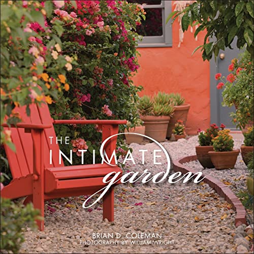 9781586858568: Intimate Garden: Spaces That Surround and Nourish