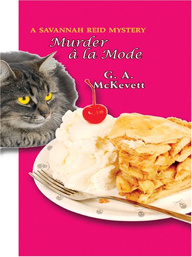 9781587249365: Murder A' La Mode: A Savannah Reid Mystery