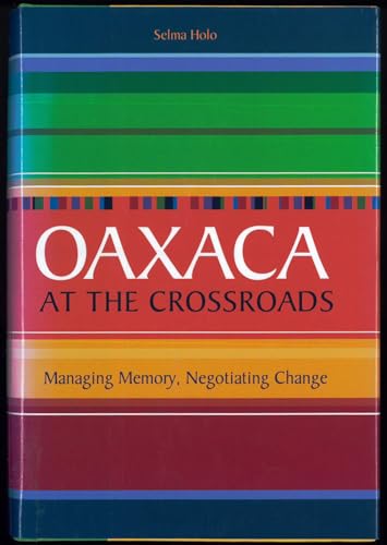 9781588341877: Oaxaca At The Crossroads: Managing Memory, Negotiating Change