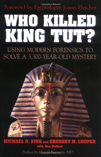 Beispielbild fr Who Killed King Tut? : Using Modern-Day Forensics to Solve a 3,400-Year-Old Mystery zum Verkauf von Better World Books
