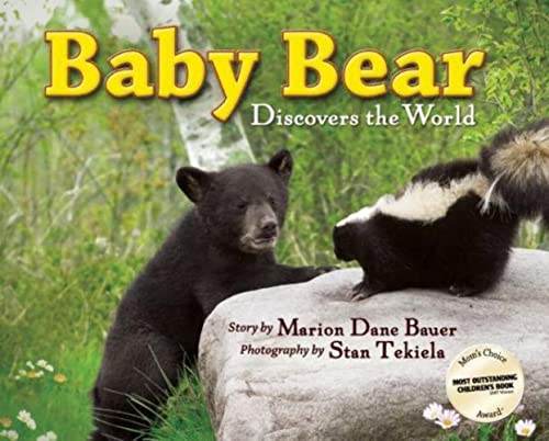 Beispielbild fr Baby Bear Discovers the World (Wildlife Picture Books) zum Verkauf von Wonder Book