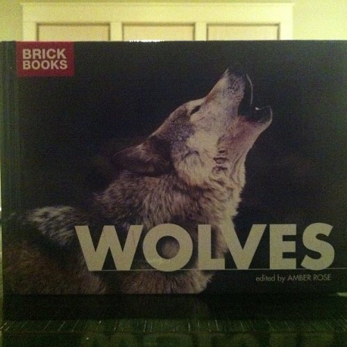 Beispielbild fr Wolves zum Verkauf von Half Price Books Inc.