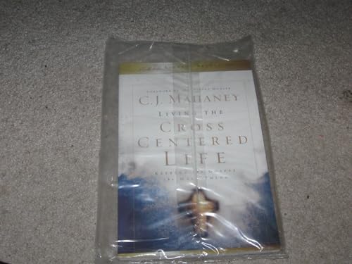 Beispielbild fr LIVING THE CROSS CENTERED LIFE KEEPING THE GOSPEL THE MAIN THING (BILLY GRAHAM LIBRARY SELECTION) zum Verkauf von Wonder Book