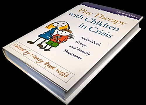 9781593854959: Play Therapy with Children in Crisis: Individual, Group, and Family Treatment