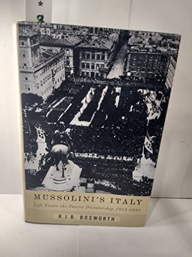 Imagen de archivo de Mussolini's Italy: Life Under the Fascist Dictatorship, 1915-1945 a la venta por Front Cover Books