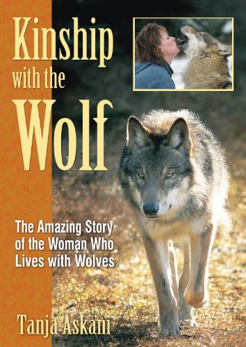 9781594771309: Kinship with the Wolf: The Amazing Story of the Woman Who Lives with Wolves