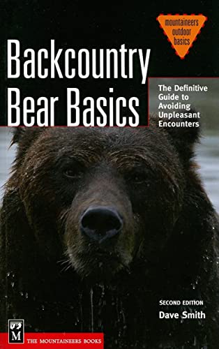 Imagen de archivo de Backcountry Bear Basics: The Definitive Guide to Avoiding Unpleasant Encounters (Mountaineers Outdoor Basics) a la venta por Jenson Books Inc