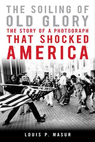 Beispielbild fr The Soiling of Old Glory : The Story of a Photograph That Shocked America zum Verkauf von Better World Books