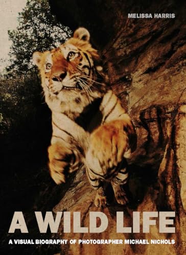 9781597112512: A Wild Life: A Visual Biography of Photographer Michael Nichols