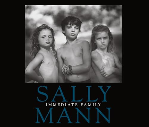 Imagen de archivo de Sally Mann: Immediate Family a la venta por GoldBooks