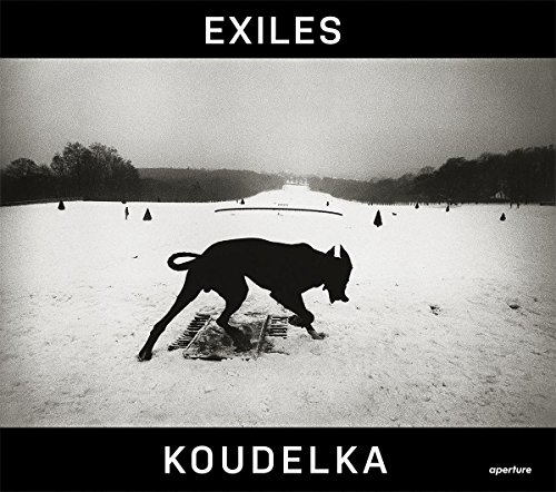 Imagen de archivo de Josef Koudelka: Exiles a la venta por Lakeside Books