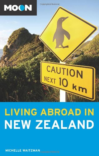 Imagen de archivo de Moon Living Abroad in New Zealand a la venta por Better World Books: West