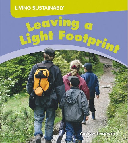 9781599205564: Leaving a Light Footprint (Living Sustainably)